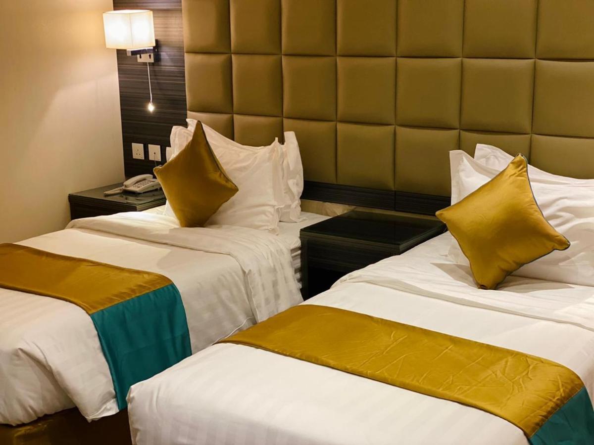 Y Platinum Hotel Medina Bagian luar foto