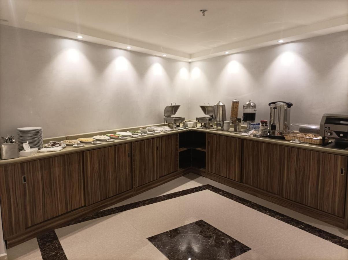 Y Platinum Hotel Medina Bagian luar foto