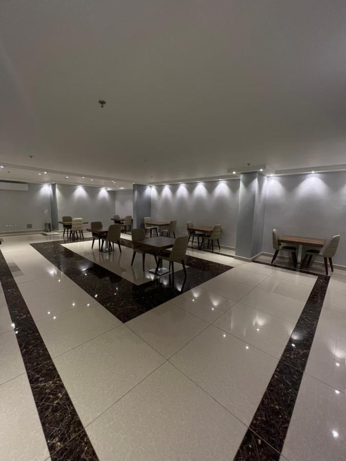 Y Platinum Hotel Medina Bagian luar foto