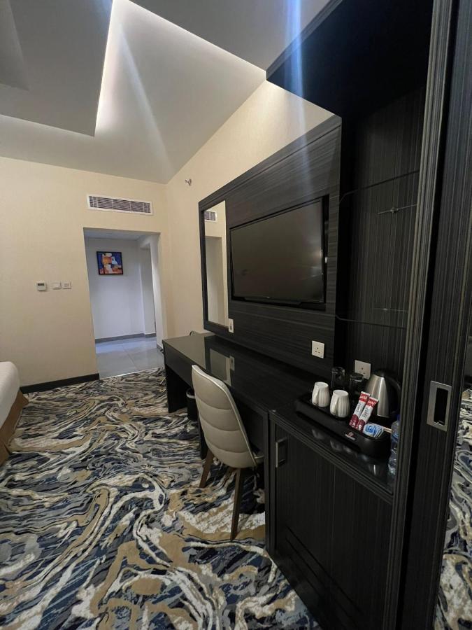 Y Platinum Hotel Medina Bagian luar foto