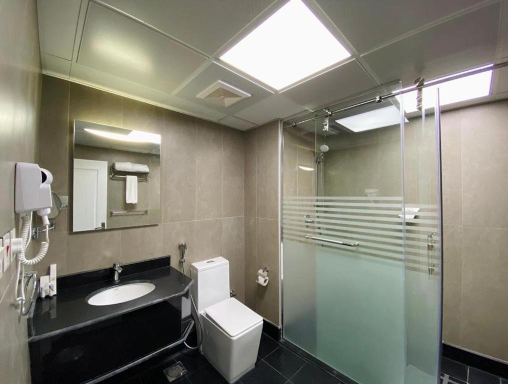 Y Platinum Hotel Medina Bagian luar foto